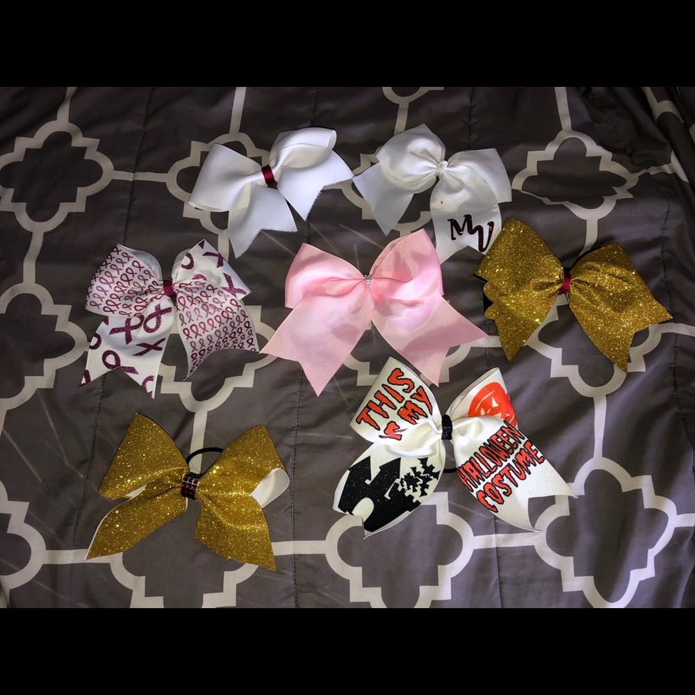 Cheerleading bows